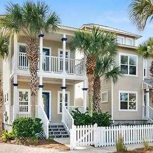 3-story Retreat Home, Walk To Beach, Gulf Views, Free Wifi! Holiday home
