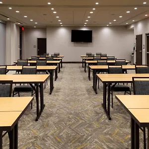 Courtyard By Marriott Northlake Hotel